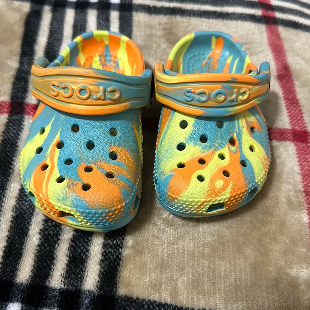 Kids Crocs Size 4